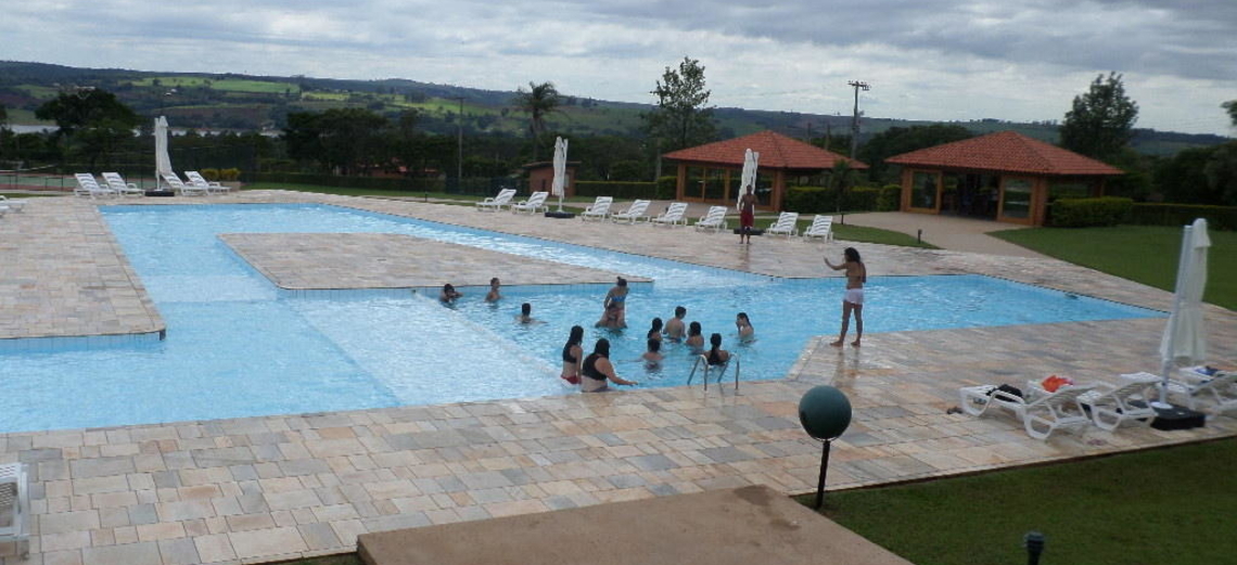 Alunos-destaque da E.E. Abílio Raposo ganham dia no clube do TSC III