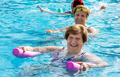 Aulas de hidroginástica no clube
