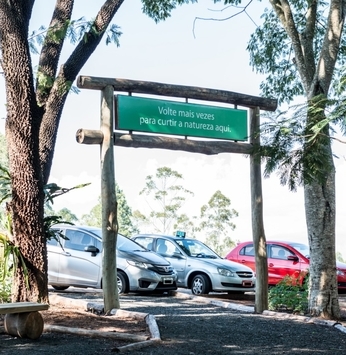 Visitantes da Trilha da Cachoeira contam com novo estacionamento