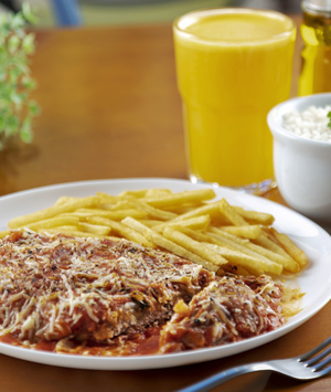 Mignon à parmegiana: um clássico dos restaurantes do SLIM