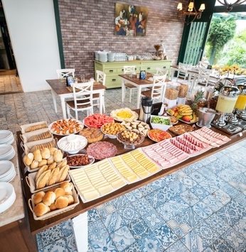 Café da Manhã Colonial no Ponto Alto
