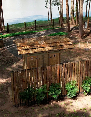 BANHEIRO DA TRILHA DO LAGO