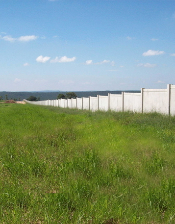 Construção de Muro na divisa do loteamento