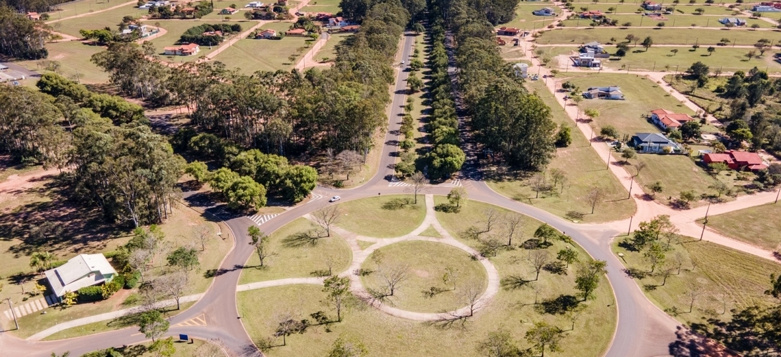 Área verde preservada se destaca no Santa Bárbara Resort Residence