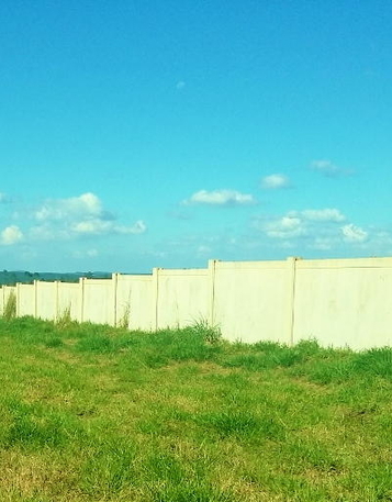 Construção de muro na divisa do empreendimento