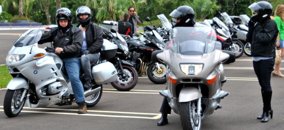 Casais de motociclistas visitam o SPA do Santa Bárbara Resort Residence