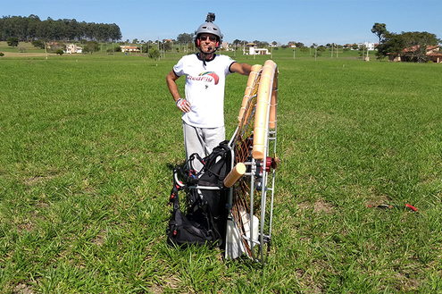 Proprietário de lote encontra em empreendimento da Momentum lugar ideal para voar de paramotor