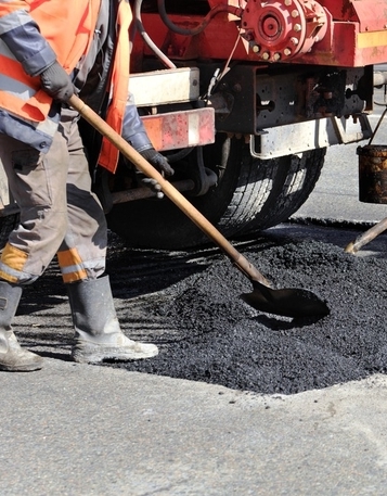 REPAROS NO PAVIMENTO DA AVENIDA 1