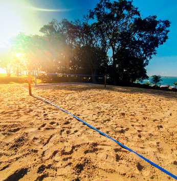 Quadra de beach tennis é inaugurada no Clube Marina